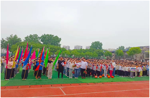 ���Ż�Ӫ�̻��������ѧУ�ٰ촺���˶���