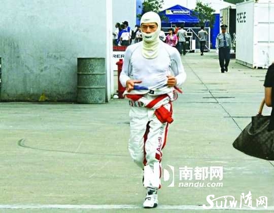 城城赛前信心十足,可惜铩羽而归,幸而车毁人未伤。