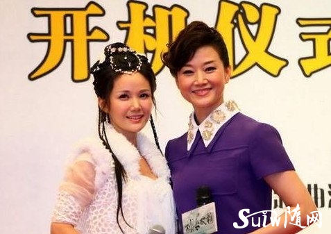 宋祖英亲妹妹宋佳玲回乡代言 为茶叶拍宣传片