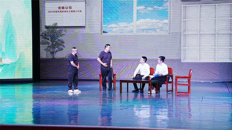 曾都区“我说清廉”决赛现场,区审计局演绎原创清廉小品《风雨之后》。