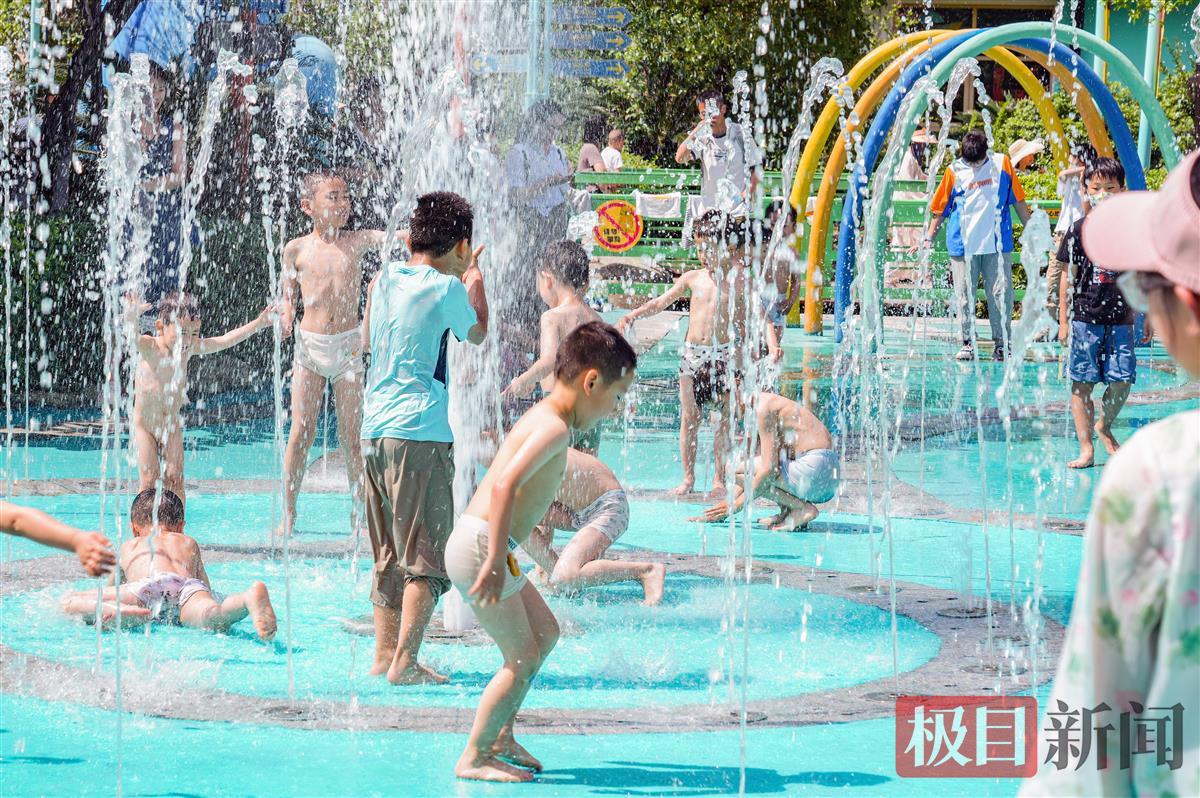 1379019_快乐，清凉一下极目新闻记者李辉_2.jpg