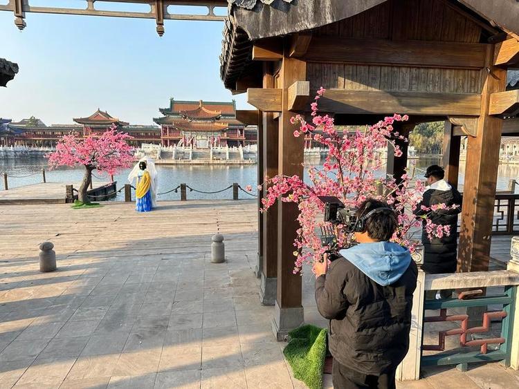 Crew of a micro-short drama shoot at Hengdian World Studio in Dongyang, east China's Zhejiang Province, Dec. 25, 2025. (Xinhua/Liu Ziyi)
