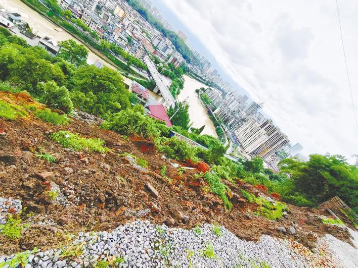 90分钟紧急转移128名群众到安全地带 一场与滑坡险情的生死竞速