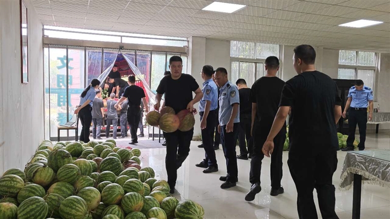 千里送清甜 豫鄂一家亲 30吨爱心西瓜致敬随县酷暑一线