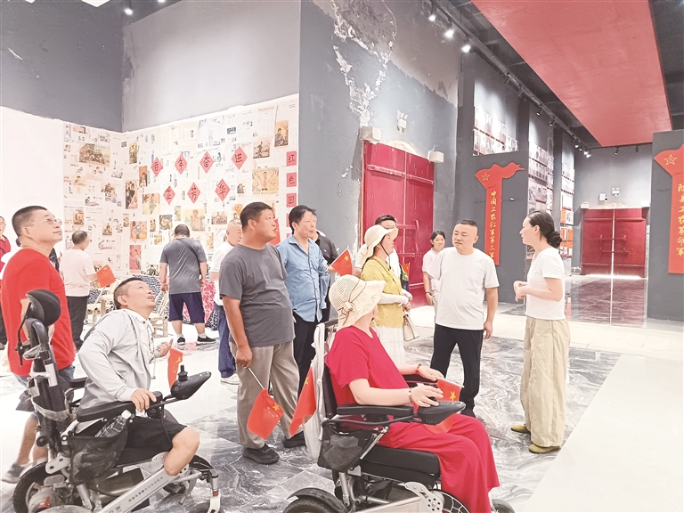 市残联组织肢残人开展红色研学