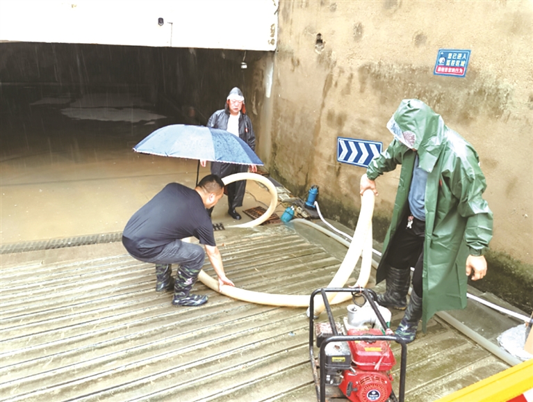 风雨中的淬炼——各地防御应对台风“白海豚”风雨影响回眸
