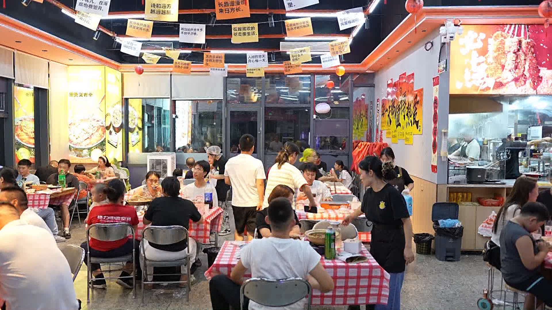 古馔新烹烟火旺 特色大排档点亮随城夜经济