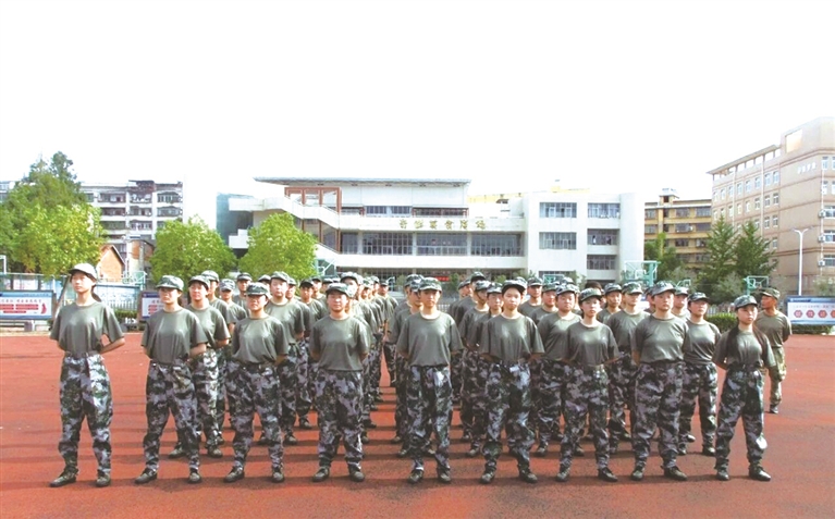 随州二中新生军训开营仪式