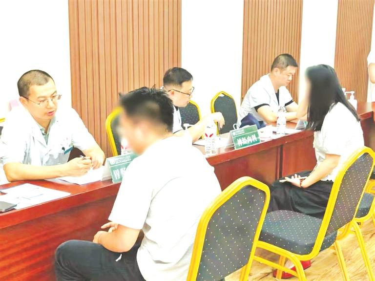 曾都区人民医院开展专场公益义诊活动