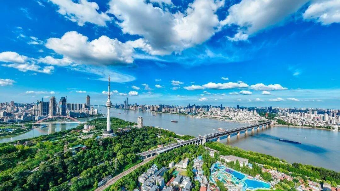 长江评论：成绩不讲跑不了 问题不讲不得了