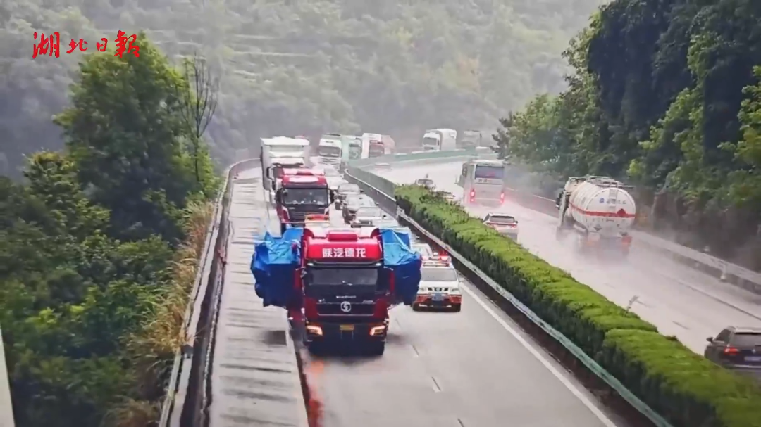 “巨无霸”上高速，原来是他们…