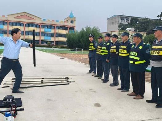 吴山镇中心学校开展校园安保专项培训