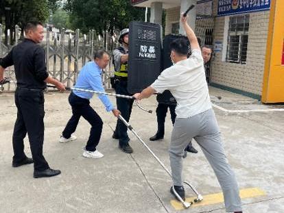 高城镇中心学校开展校园安全演练