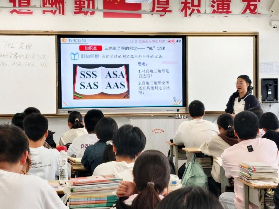 唐县镇中心学校秋季达标课教研活动有序开展