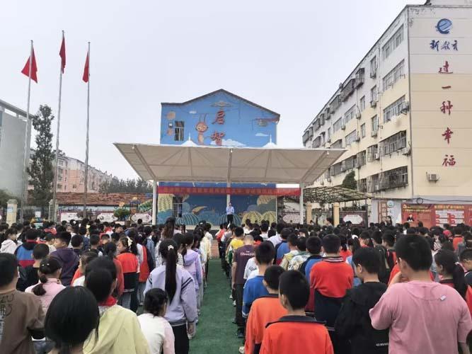 洪山镇小学开展防踩踏应急疏散演练