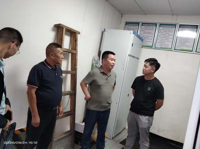 何店镇政府领导到何店镇中心卫生院开展节前安全生产督查