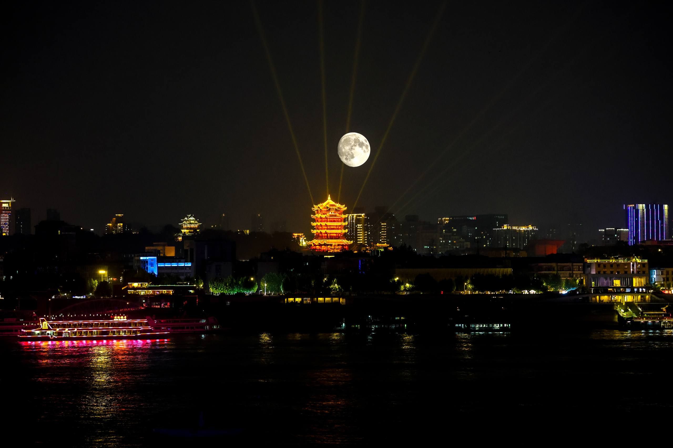 长江上的中秋夜，有多少种“圆”法