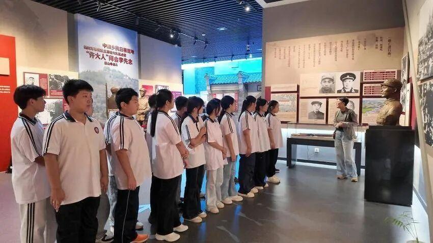 独臂踏征途忠魂耀澴川(报纸稿).docx