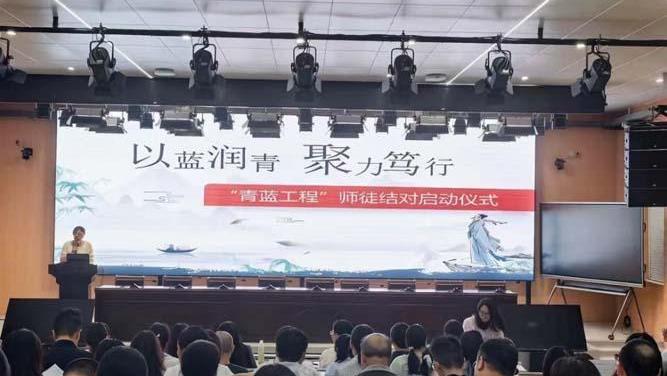曾都区实验初级中学举行“青蓝工程”师徒结对仪式
