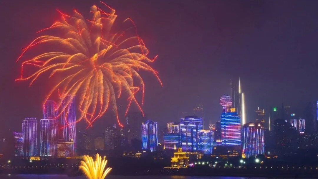 你尽赏两江璀璨 我守护满城安然