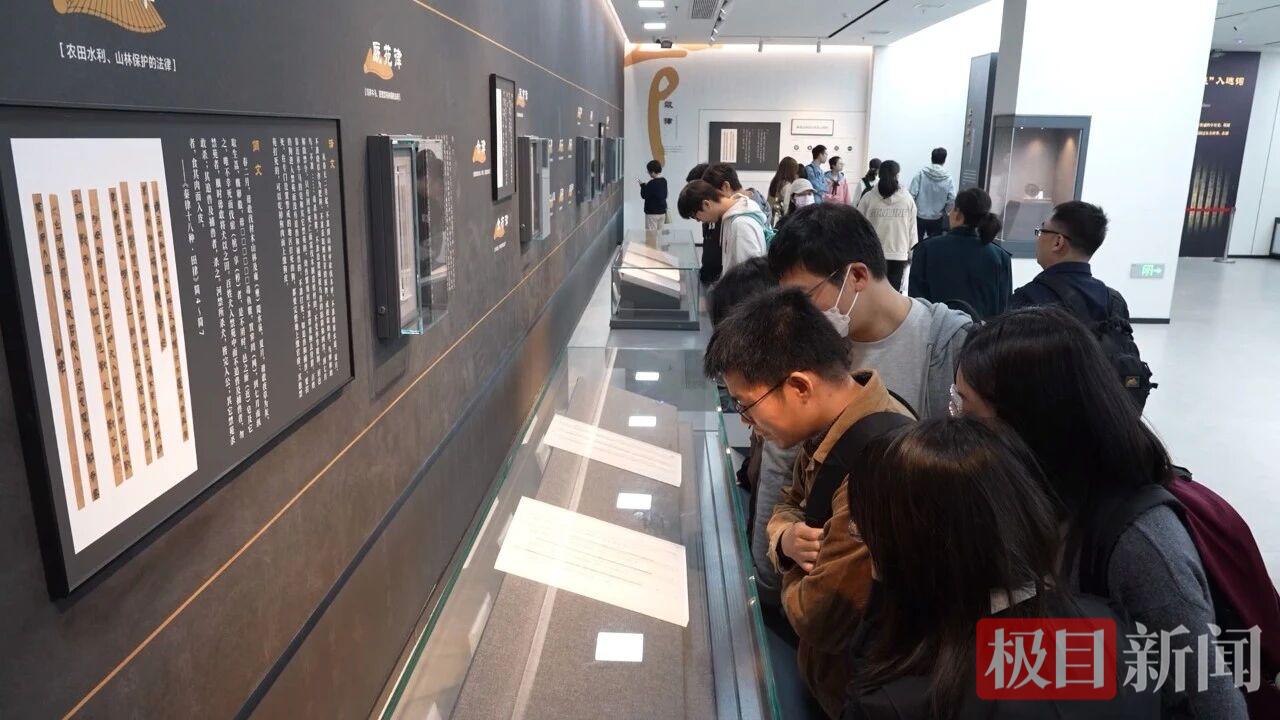 开局之年看中国·潮涌荆楚丨在湖北品读中华简牍，读懂 “何以中国”