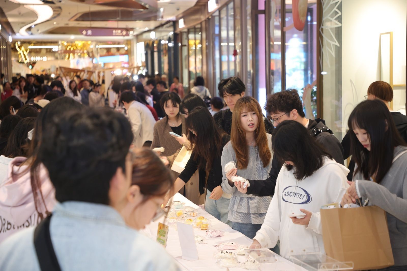 开局之年看中国·潮涌荆楚丨“心价比”崛起：情绪消费成国庆消费新主角