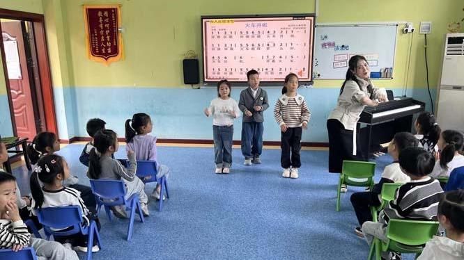 曾都区艺术特色教联体开展音乐学科观课议课活动