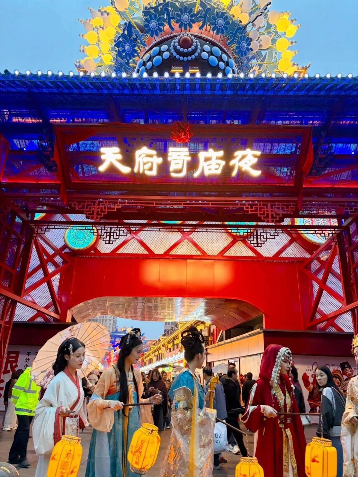 经济不烧脑｜这个国庆，人们为什么往县城跑？