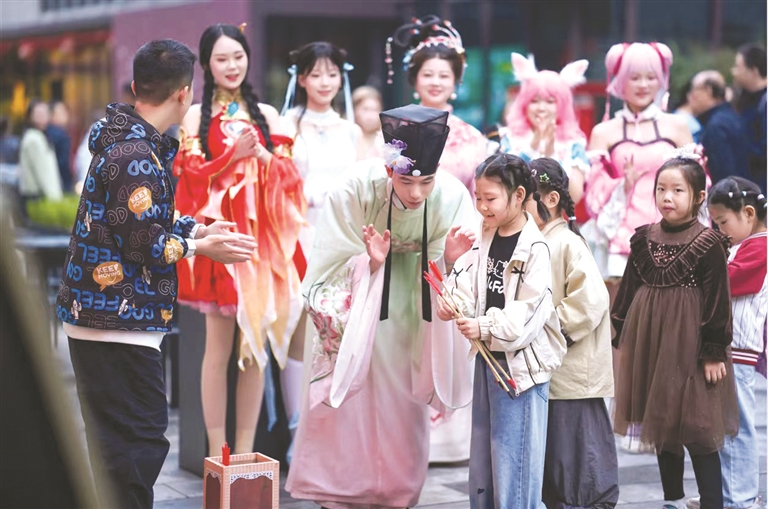 7000万元里的烟火气