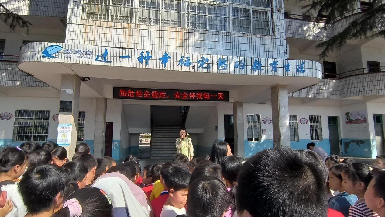 筑牢交通安全防线 守护学生平安成长 —— 随县万和镇青苔小学开展交通安全主题宣讲活动