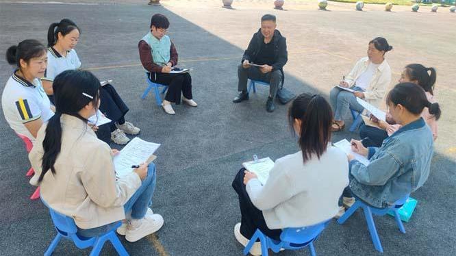 洪山镇中心幼儿园开展足球游戏公开课教研活动