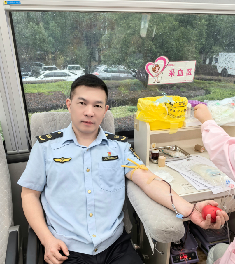 市应急管理局组织无偿献血活动