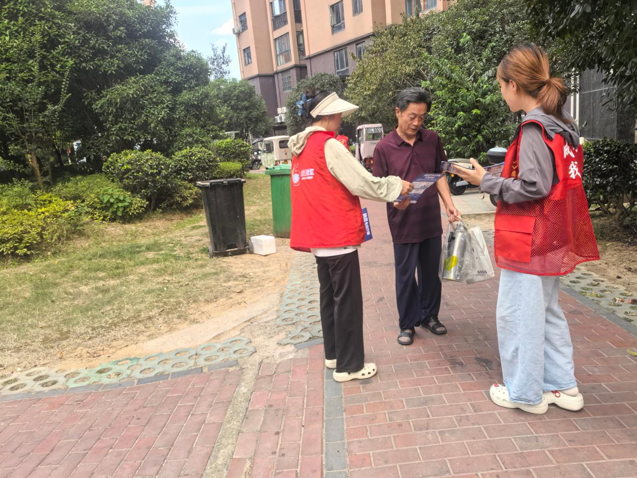 “宠”爱有方，绳牵文明！前进社区开展文明养犬宣传活动