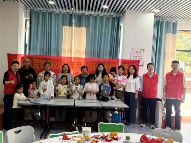巧剪非遗润童心 家风引航护少年——风光社区家庭教育公益讲座暨文明实践活动