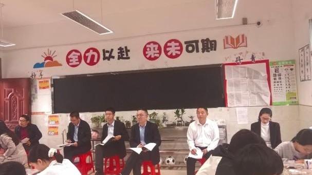 长岗镇中心学校教研活动月听评课有序开展