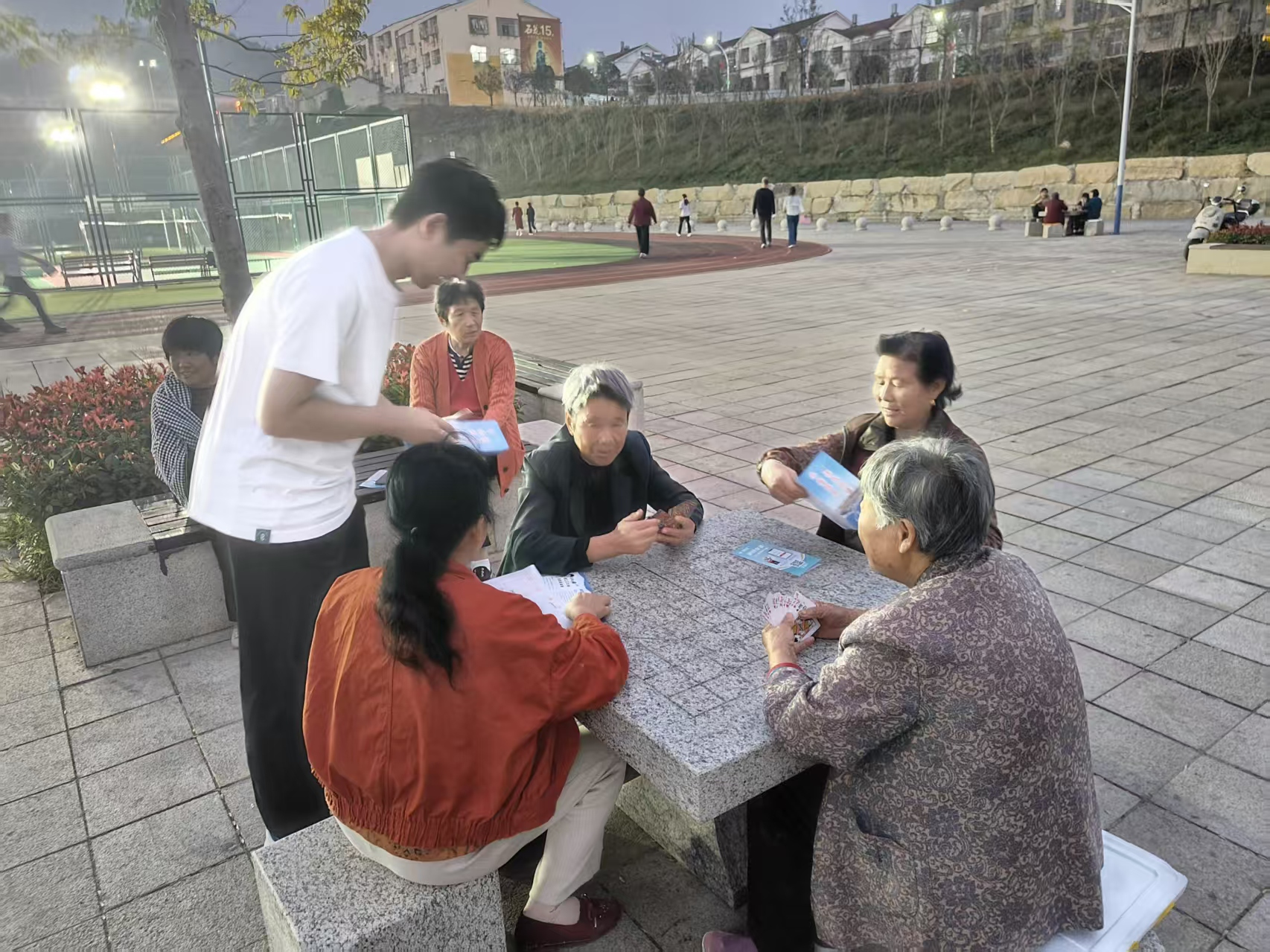 配图4