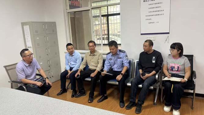 洪山镇教育系统赴洪山派出所开展专题工作会