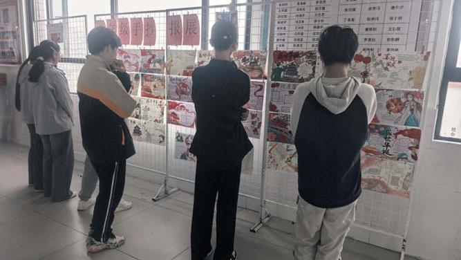 文峰学校八年级国庆手抄报优秀作品展