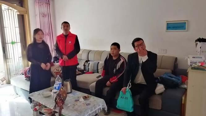 厉山镇第三初级中学：让爱不留守 温情家访暖童心