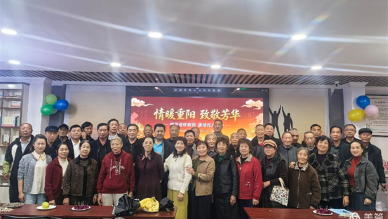洪山镇第一中学开展重阳节敬老活动