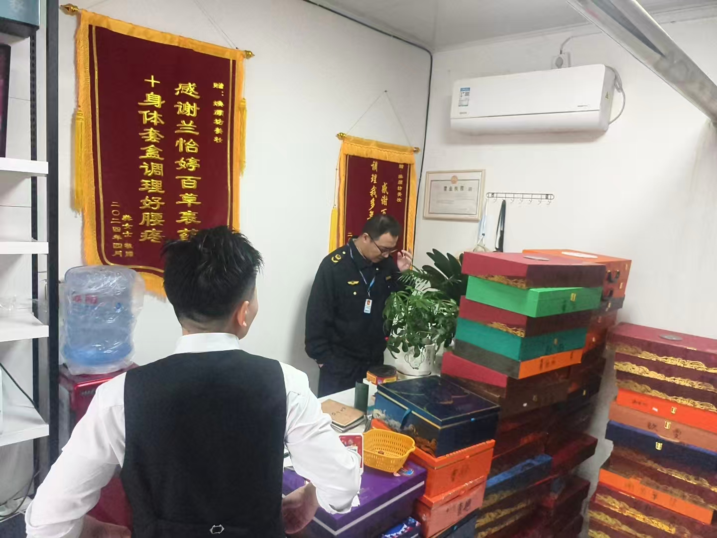 高城市场监管所开展美容美发机构化妆品专项检查 守护群众“美丽消费”安全