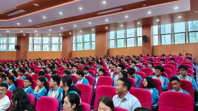 编钟初级中学九年级阶段性学习总结会圆满举行