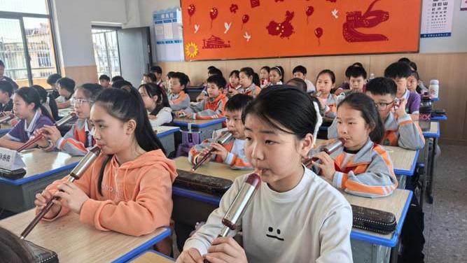 五眼桥小学扎实开展民族器乐进课堂活动