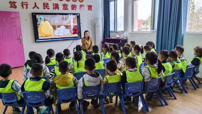 唐县镇中心幼儿园大班冰糖雪梨公益施茶活动