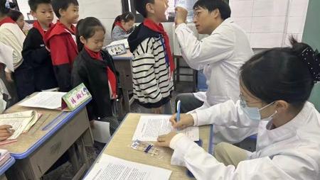 【优化营商环境】岁丰学校开展学生口腔、视力健康系列筛查工作
