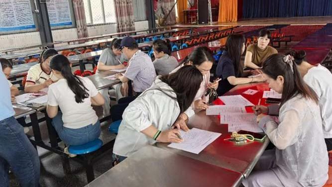殷店镇中心学校组织开展家长开放日活动