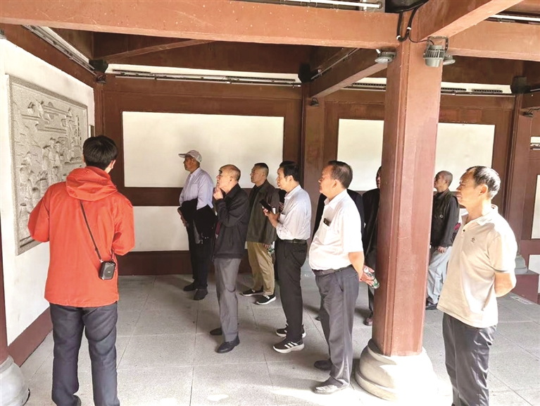 岁岁重阳情更浓 敬老爱老暖人心