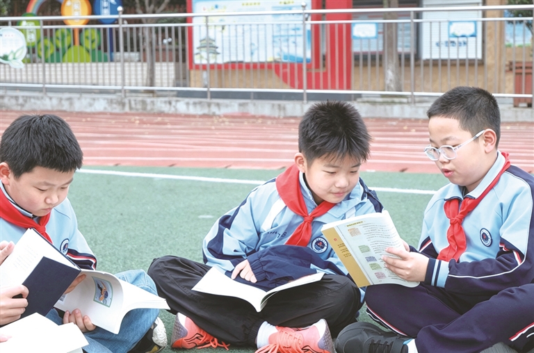 曾都区东关小学建设班级图书角