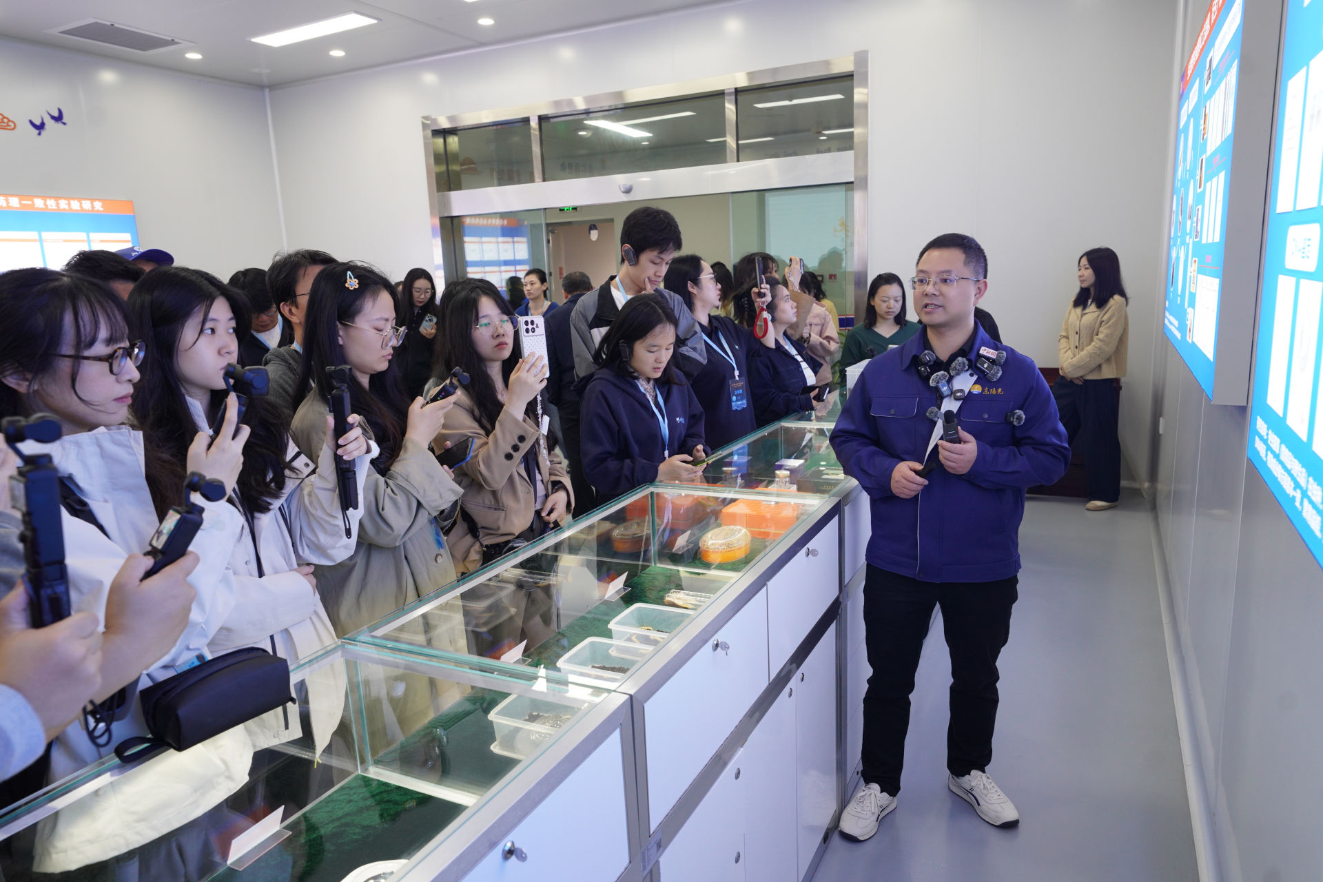 何以中国・当惊世界殊丨宜昌一根“草”撬动百亿产业
