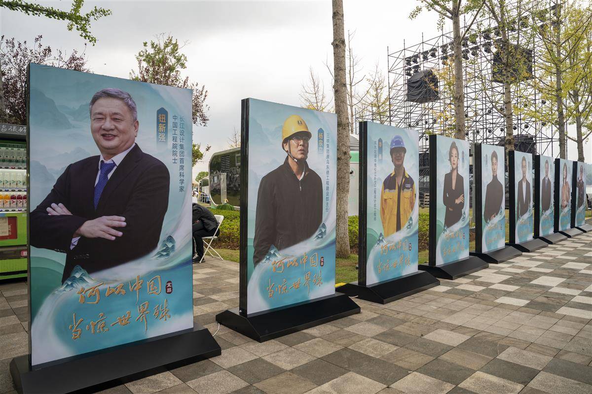 何以中国·当惊世界殊丨大国工程建设者“同框”，他们才是我们该追的星